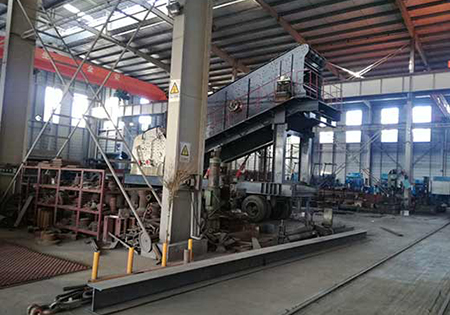 轮式移动破碎机.jpg 轮式移动破碎机.jpg